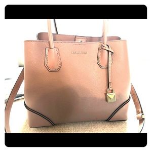 Michael Kors Mercer Gallery purse in Fawn color